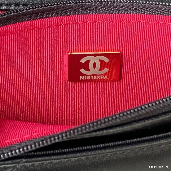Firstbag Ru 19 ON CHAIN WALLET CHANEL 0714